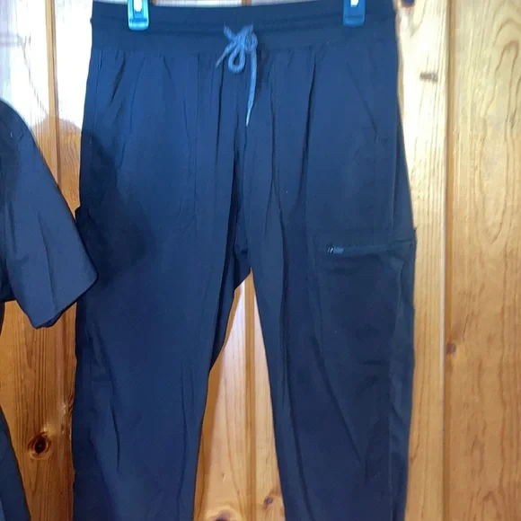 Carhartt Women's Modern Fit Tuck-In Top/Slim Leg Pant size SM/MD black scrub set - Picture 4 of 17